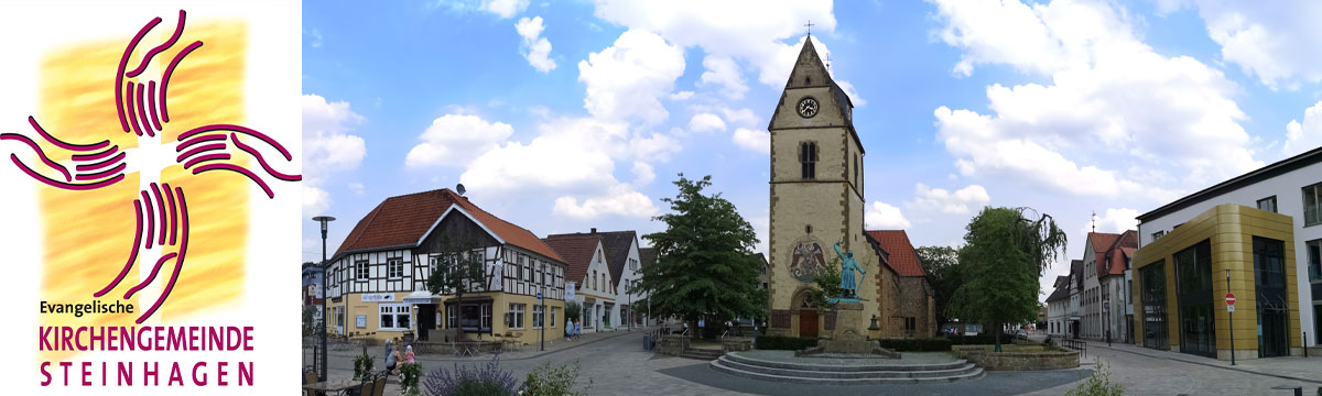 Steinhagener Kirchplatz mit der Kirche in der Mitte